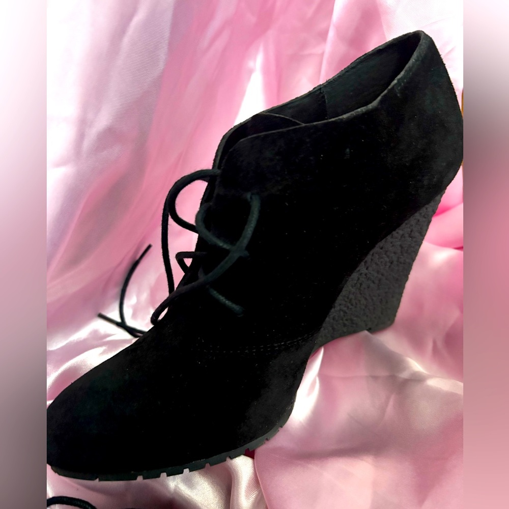 Ankle heel boot